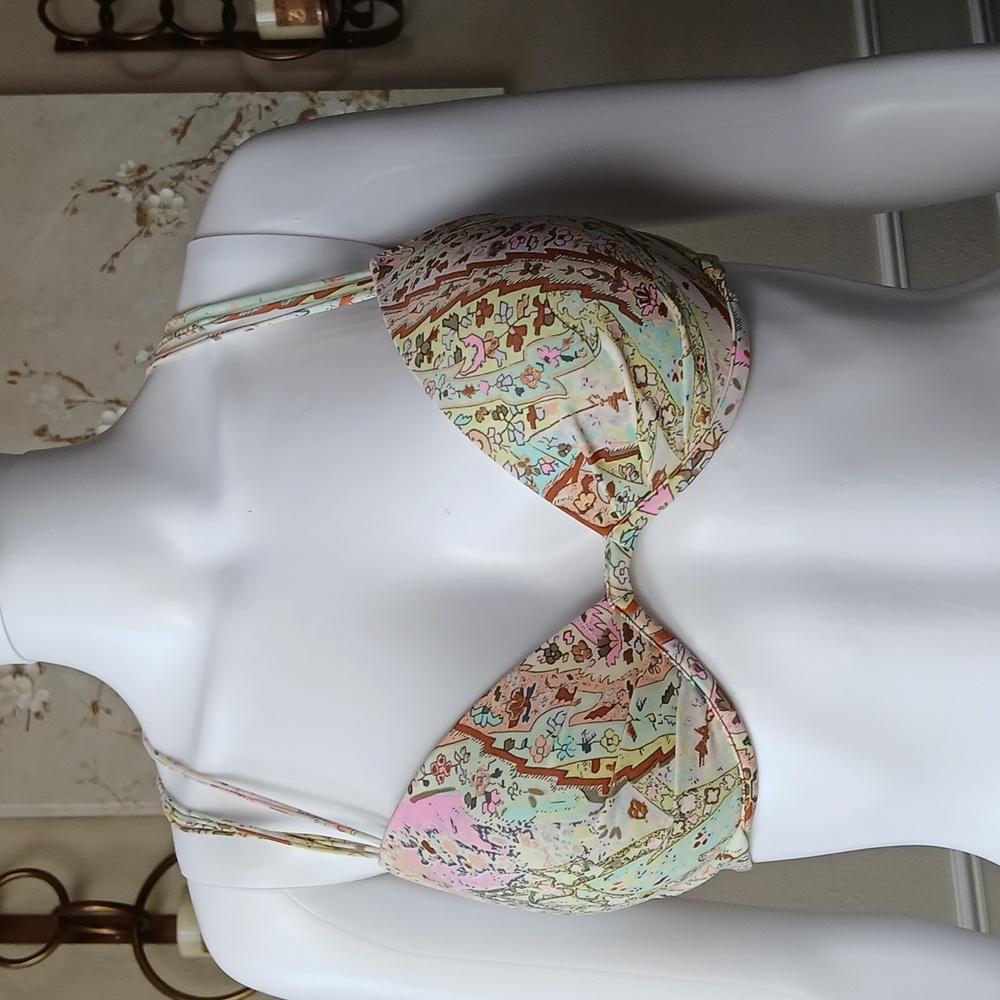 Victoria's Secret The Fabulous Strappy Push-up Padded Bikini Top. Size 34C - Picture 13 of 17